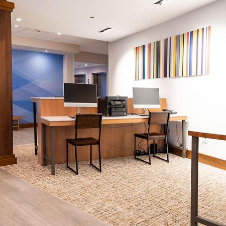 Holiday Inn Express & Suites Dayton East - Beavercreek By Ihg Exterior photo