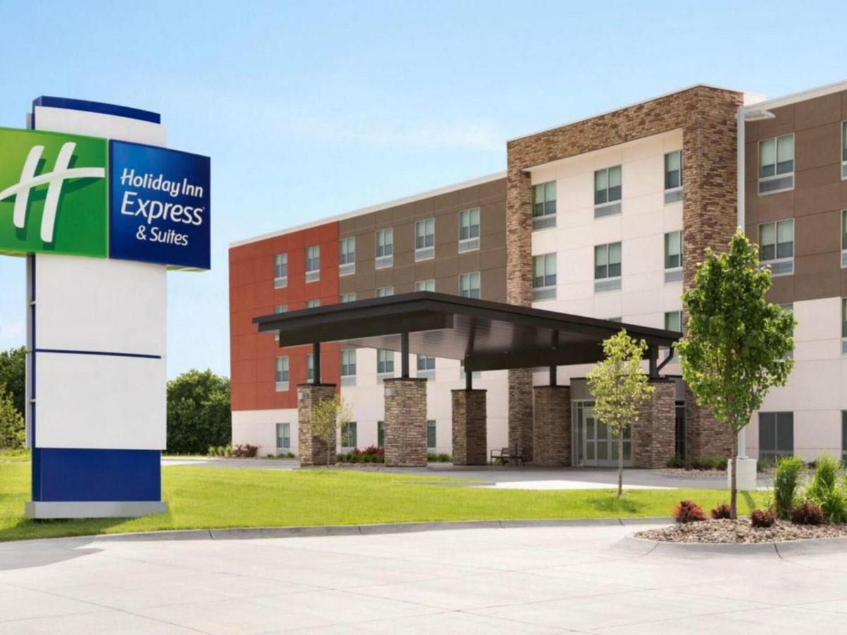 Holiday Inn Express & Suites Dayton East - Beavercreek By Ihg Exterior photo