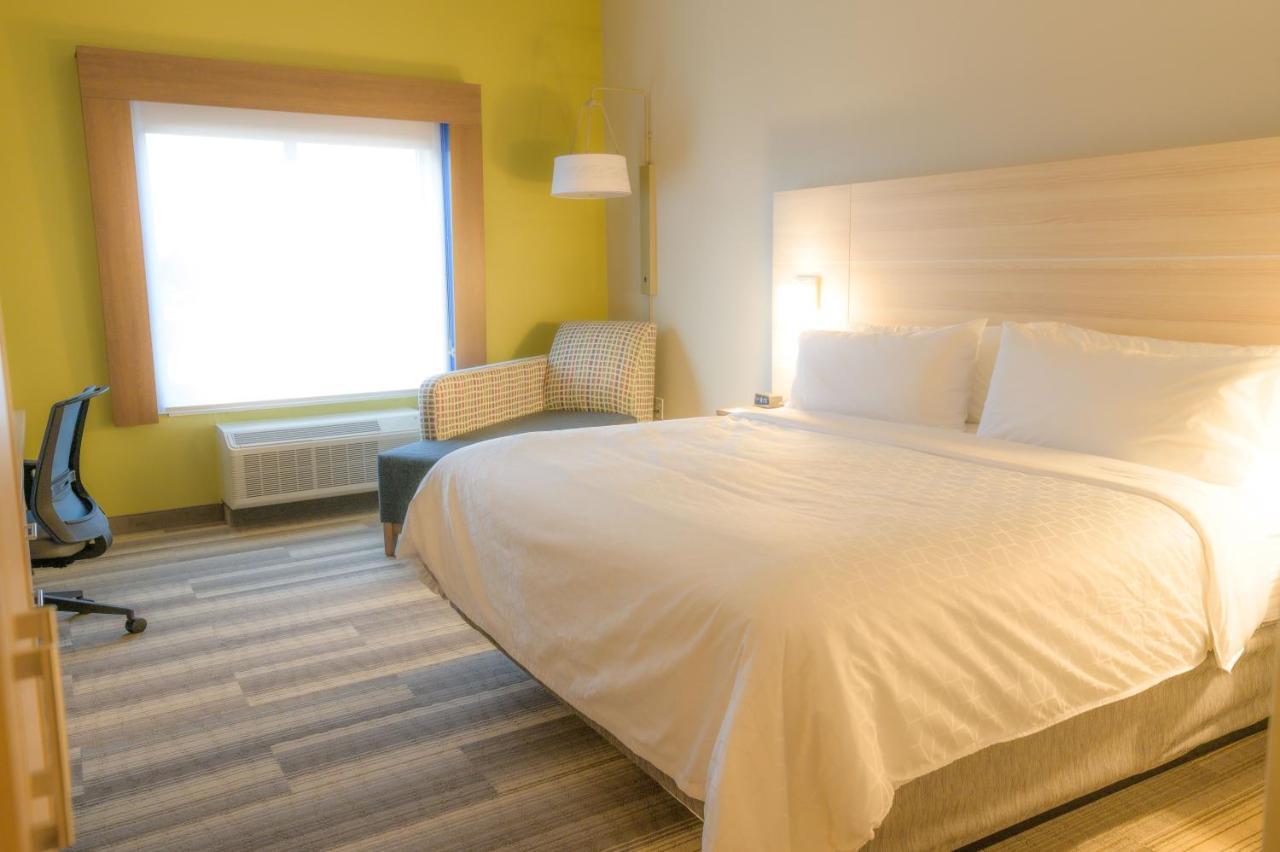 Holiday Inn Express & Suites Dayton East - Beavercreek By Ihg Exterior photo