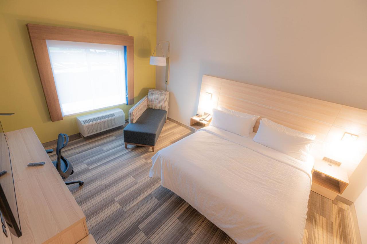 Holiday Inn Express & Suites Dayton East - Beavercreek By Ihg Exterior photo