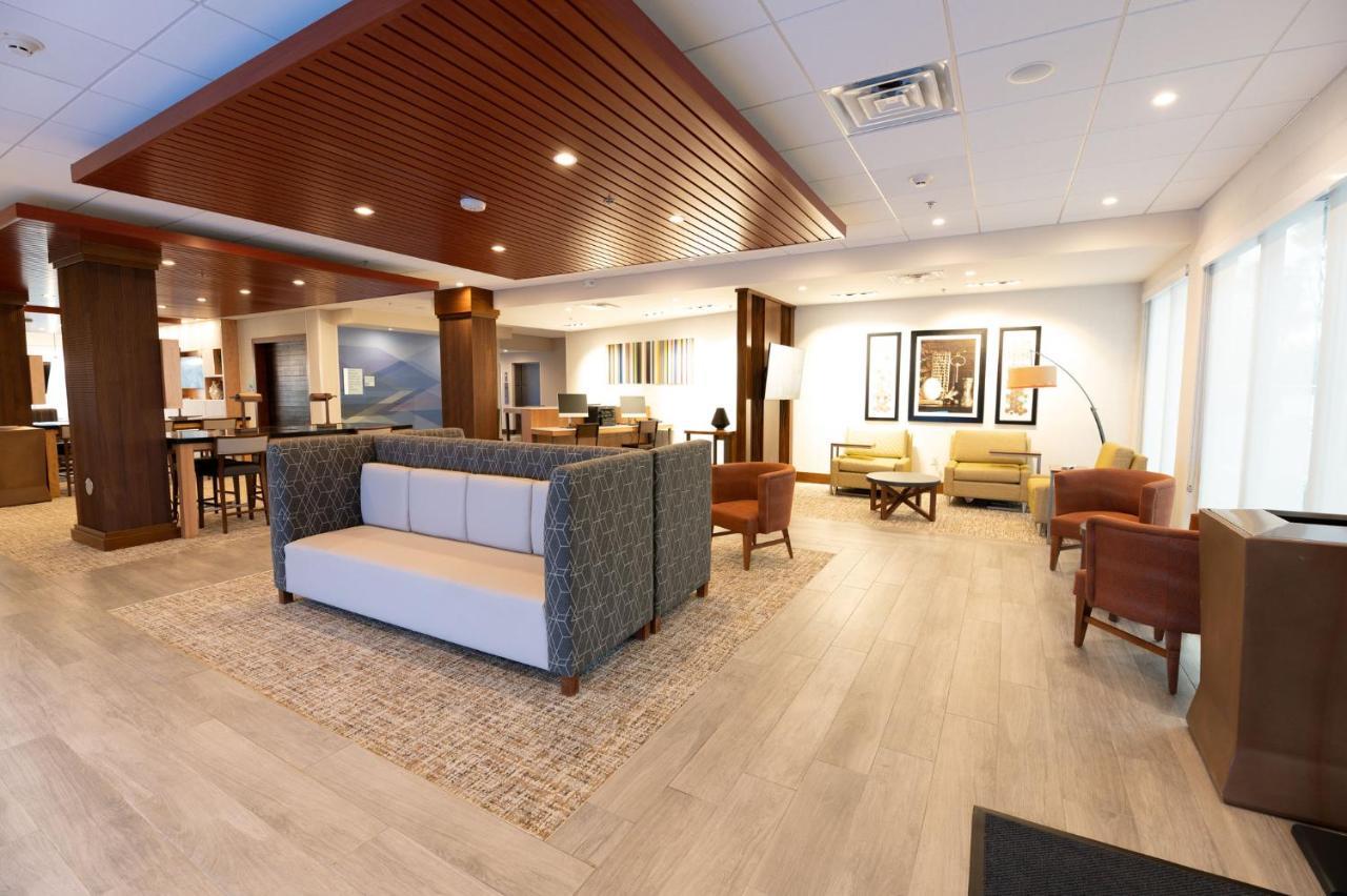 Holiday Inn Express & Suites Dayton East - Beavercreek By Ihg Exterior photo