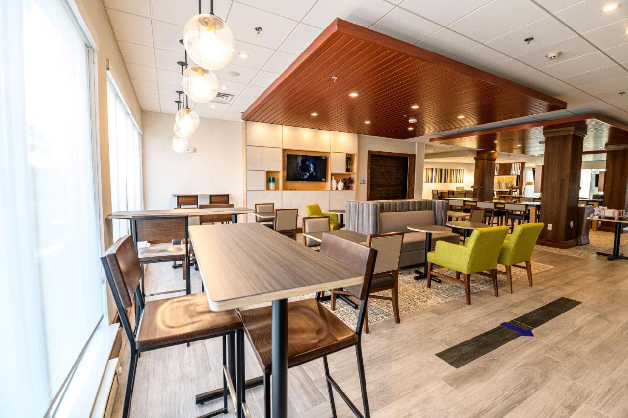 Holiday Inn Express & Suites Dayton East - Beavercreek By Ihg Exterior photo