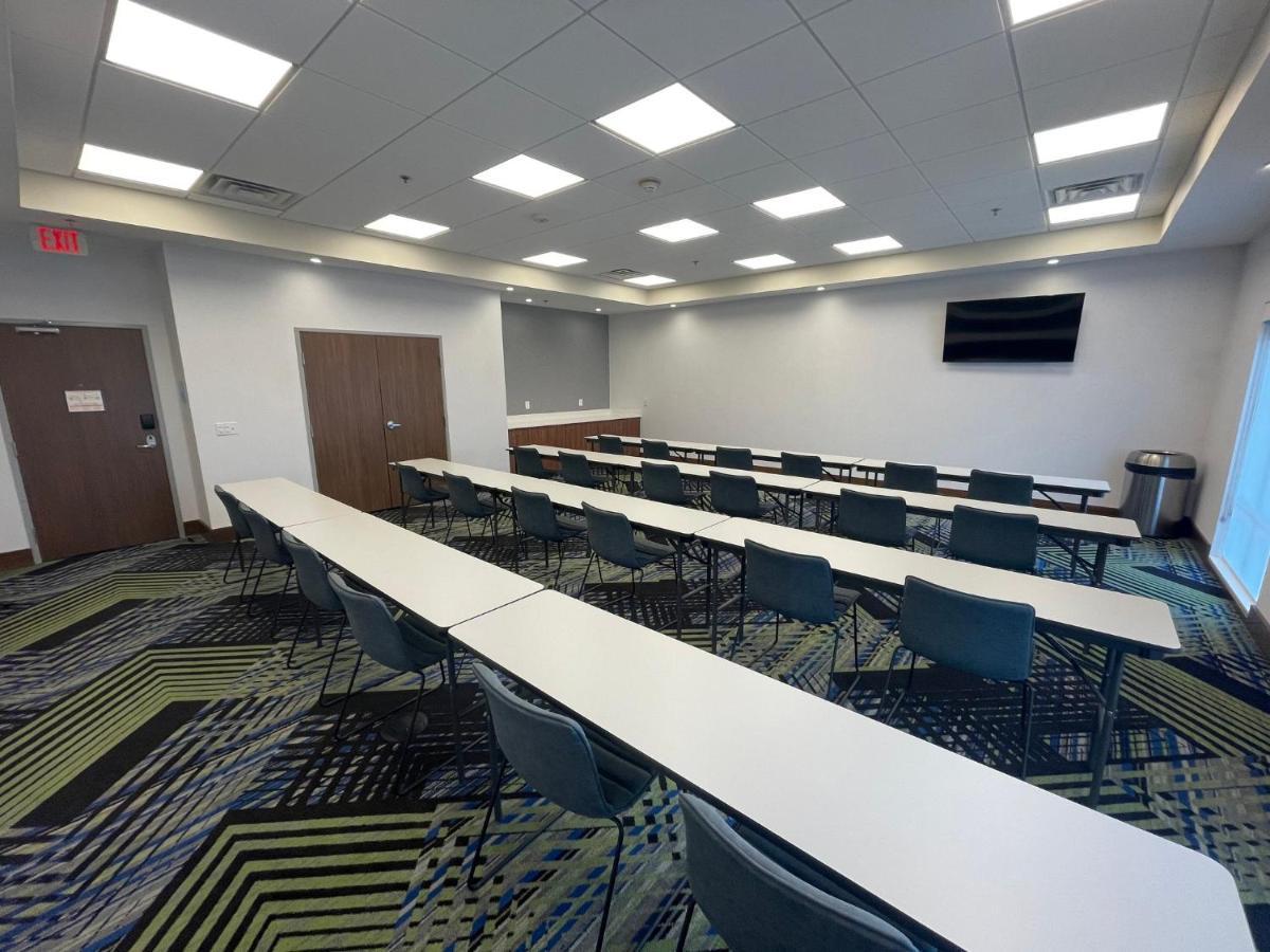 Holiday Inn Express & Suites Dayton East - Beavercreek By Ihg Exterior photo